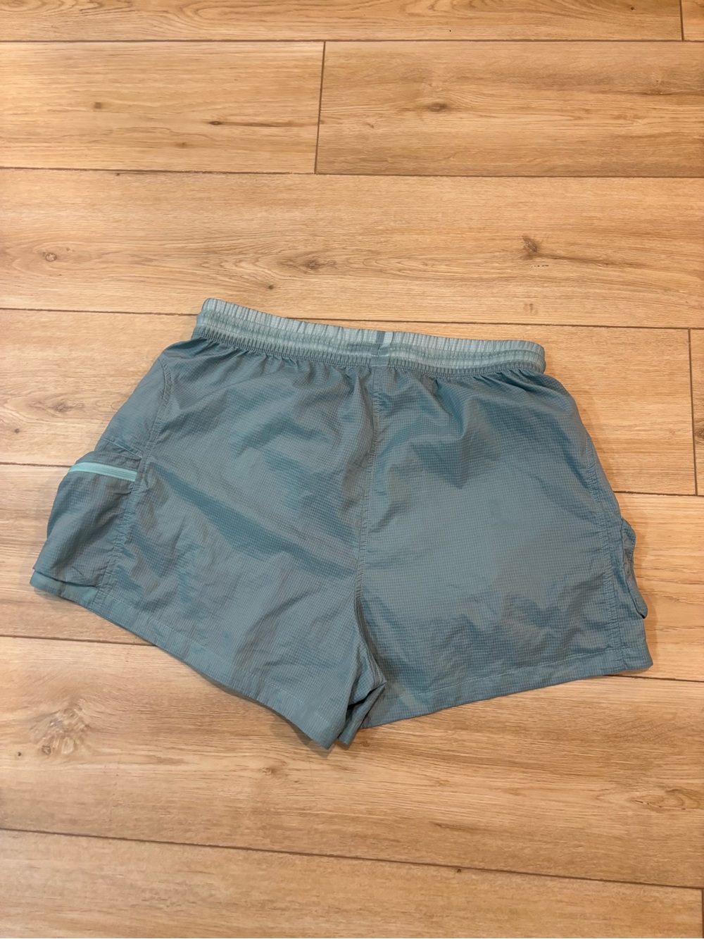 Outdoor Voices Windbreaker Cargo / Utility Shorts in teal green Sz M medium - Picture 4 of 8